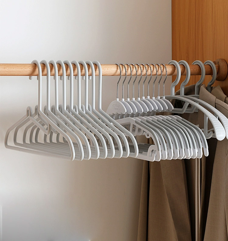 Oblique Mouth Design Plastic Coat Hanger