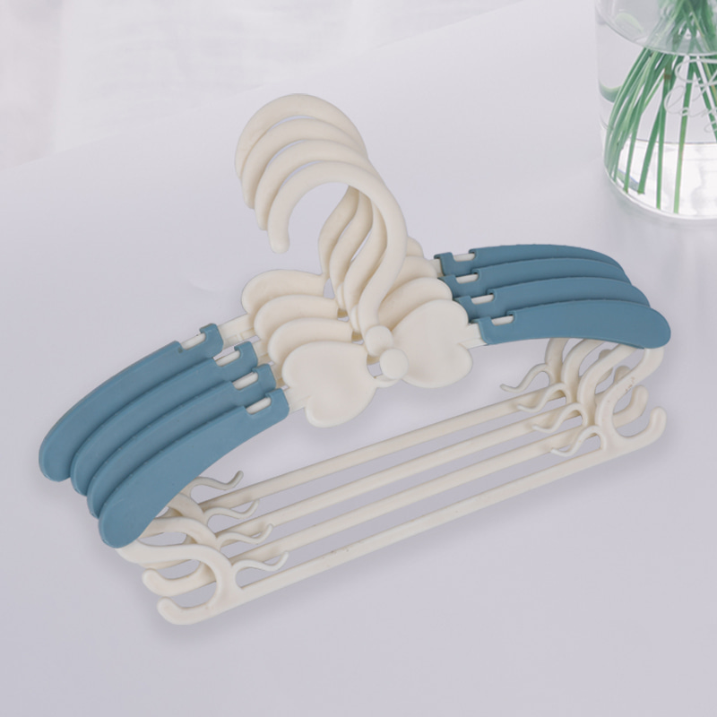 Telescopic Adjustable Anti Slip Plastic Hanger with Hooks